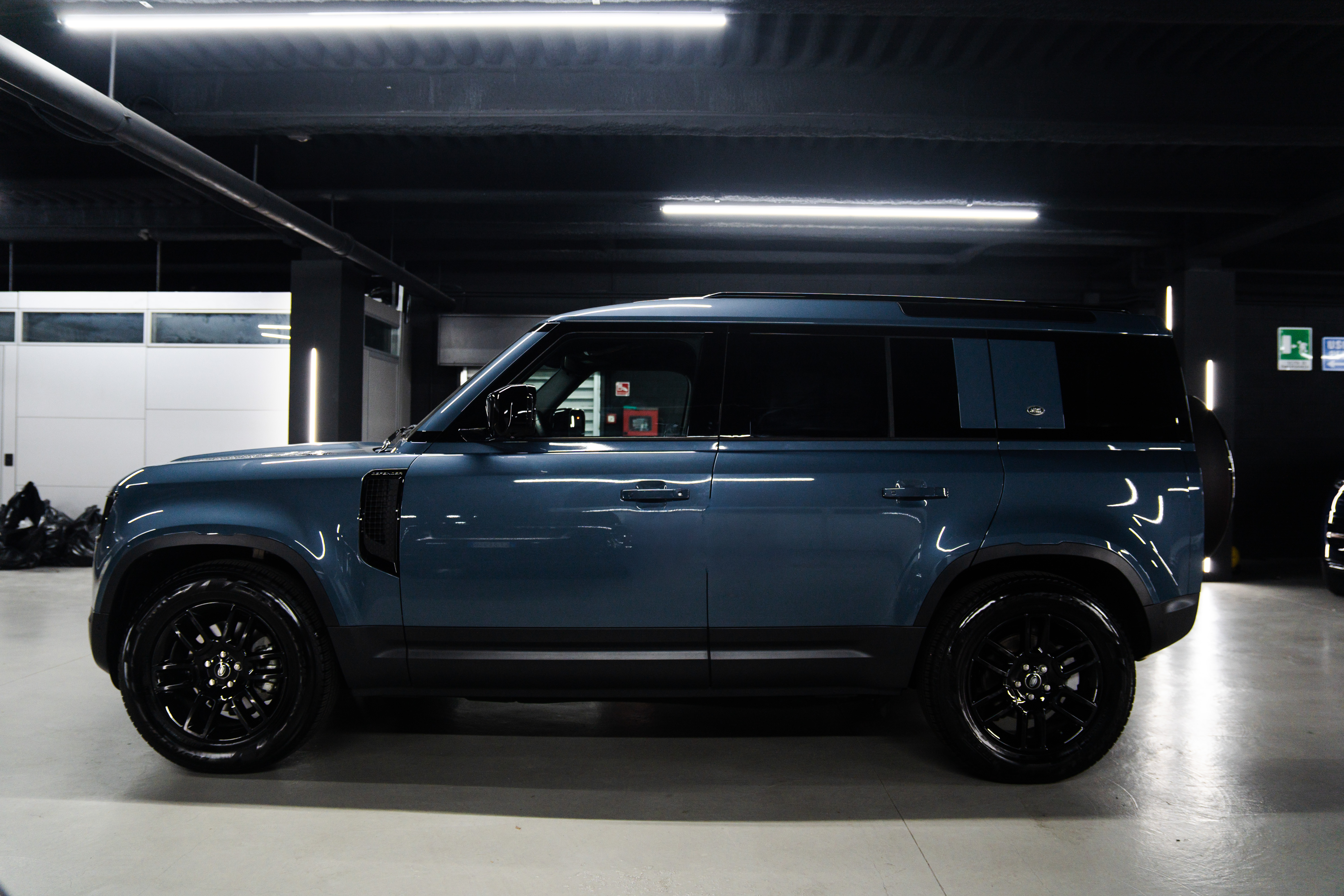 Land Rover Defender 7 seater – 3