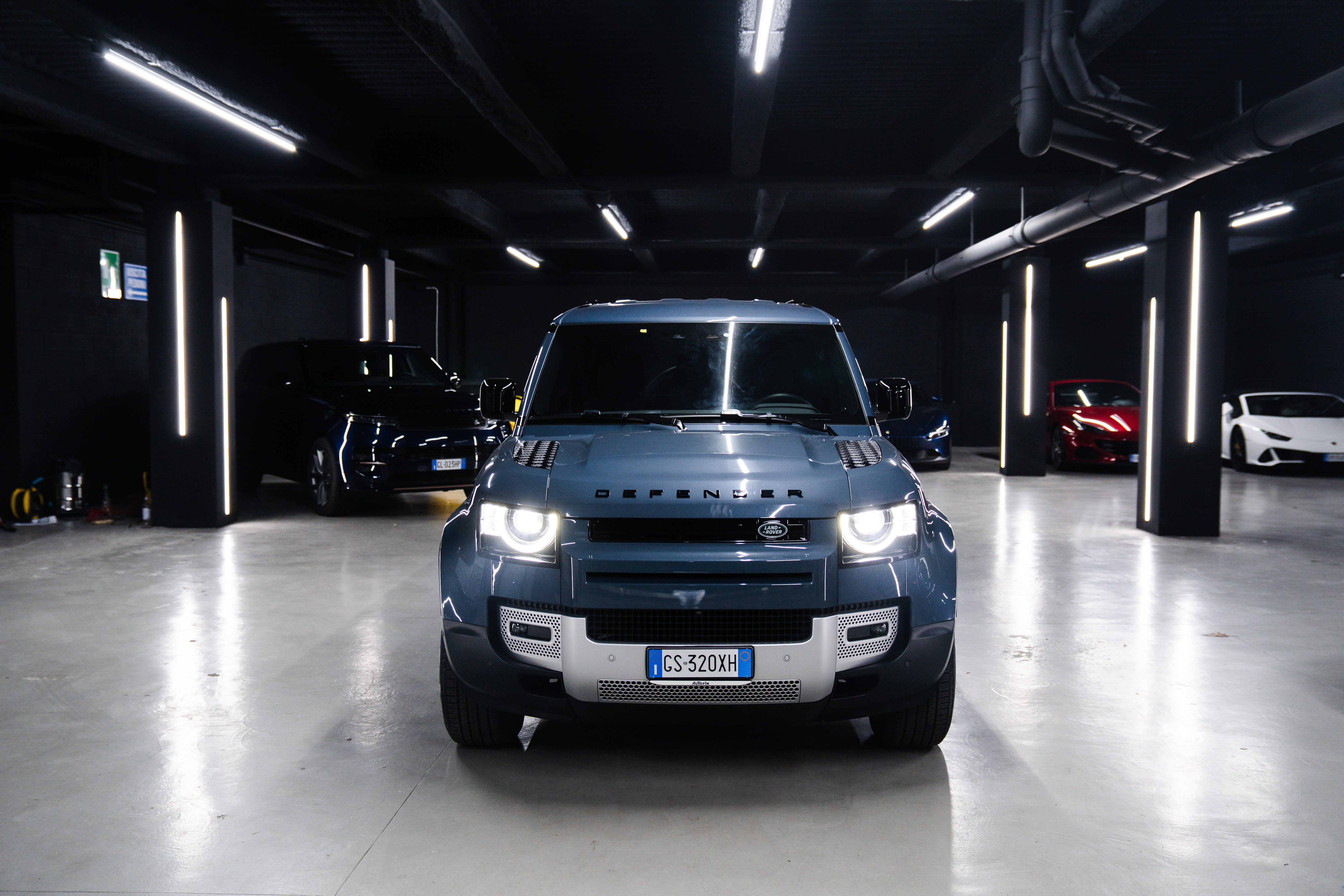 Land Rover Defender 7 seater – 4