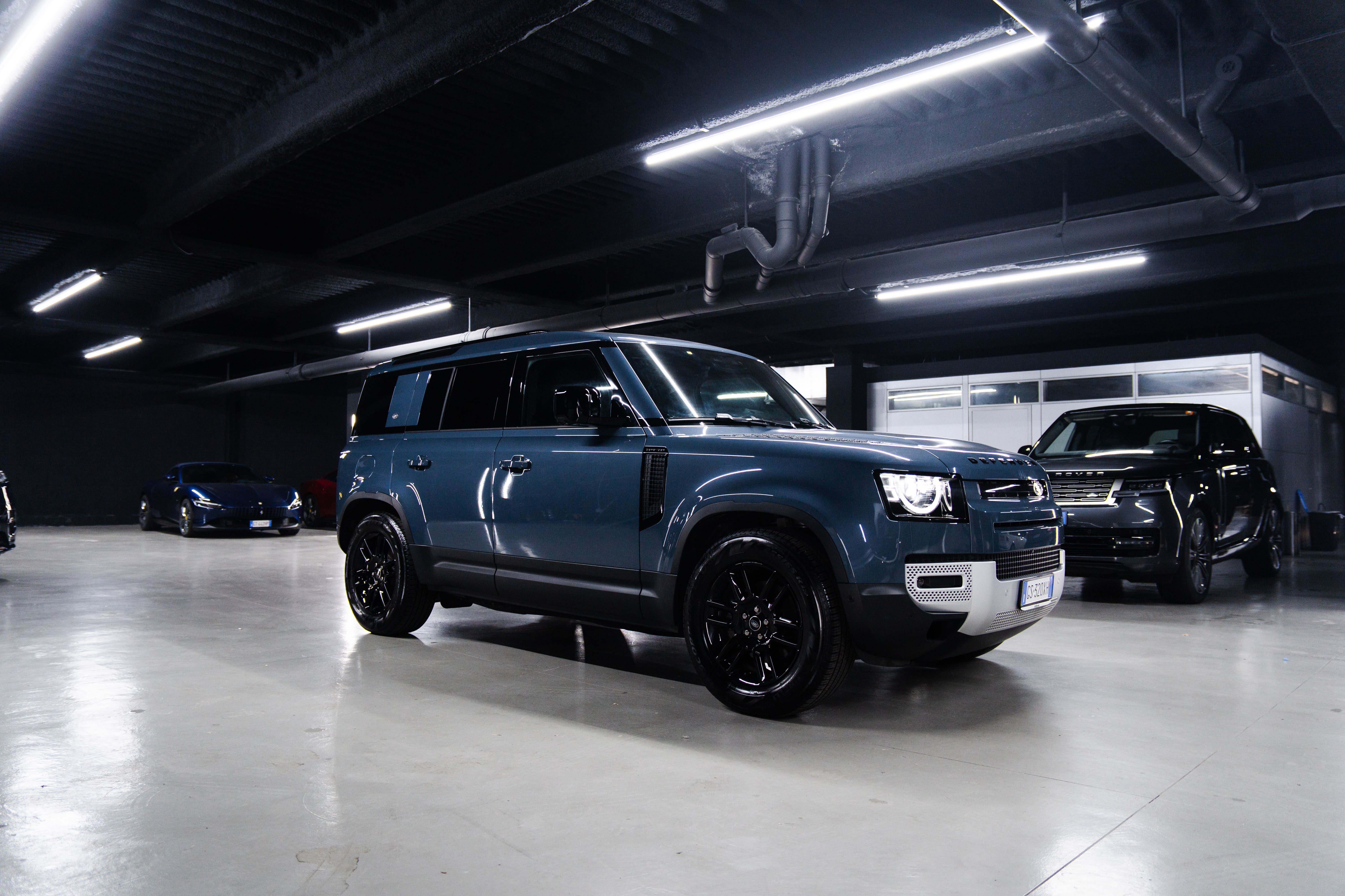 Land Rover Defender 7 seater – 6