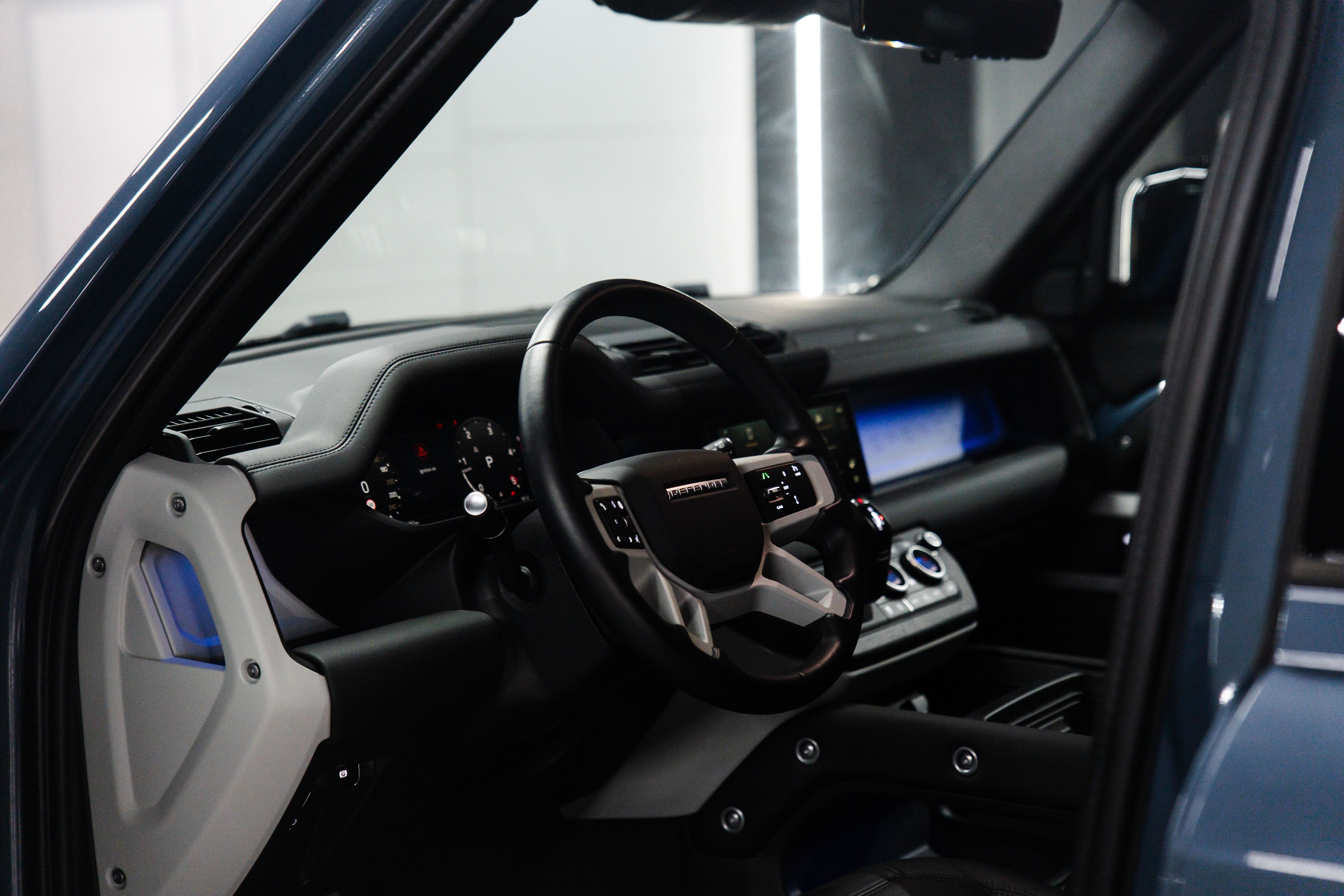 Land Rover Defender 7 seater – 7